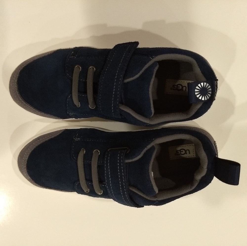 UGG Big Kid Kegan Navy Sneaker Size 4 M